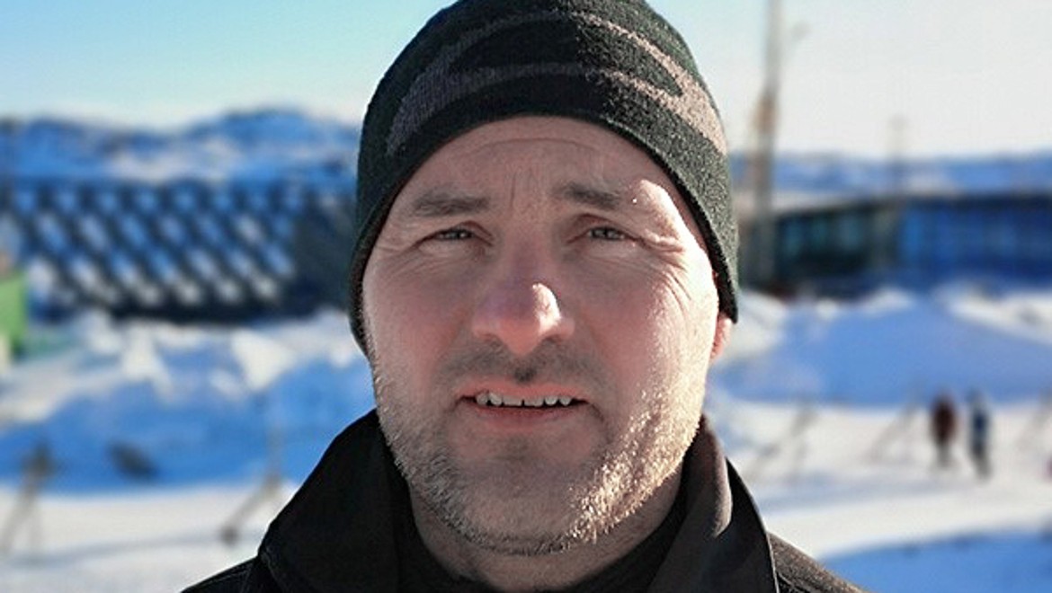 Jesper Bredahl, Ilulissatissa sijaitsevan LVI- ja sähköalan yrityksen VVS og El Firmaet A/S:n osaomistaja (© Adam Mørk).